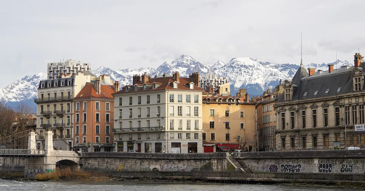 Diagnostic amiante à Grenoble : comprendre les enjeux du parc ancien — Grenoble